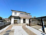 【駐車場】並列2台駐車の加えて、南庭もございます。