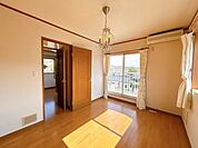 上田市立第五 【現況販売中・2階西側洋室】現況販売のため現況有姿でのお引渡しになります。 2400m