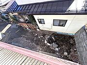 【庭】ベランダから見た庭スペースです。駐車スペースに生まれ変わる予定ですが、お庭としても使うことが出来ます。