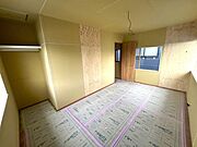 【2階北側洋室】約4.5帖の洋室です。お子様部屋としても納戸スペースとしても様々な用途でお使いいただけます。