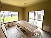 【リフォーム中/洋室】東側6帖の洋室は東面、南面の2面採光となっており日当たり、風通しの良いお部屋です。