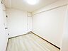 洋室：【洋室　約4.5帖】フロアタイル上張り、1部クロス張替、照明交換