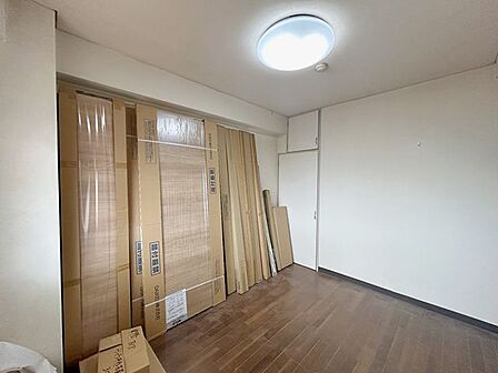 【リフォーム中 洋室A6帖】別角度からの写真になります。