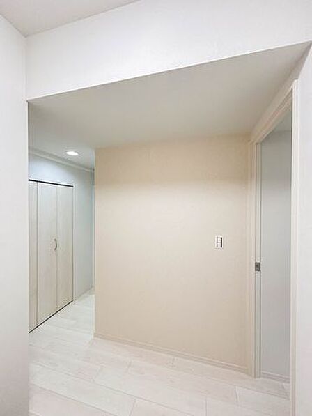 【廊下】玄関を入ってすぐの廊下です。