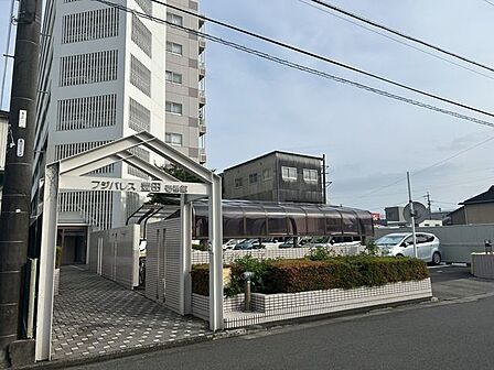 価格には消費税を含みます。自社物件につき随時ご案内可能。内覧希望の方はお電話ください。