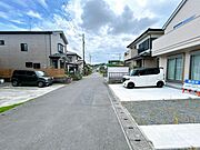 【現況販売/前面道路】幅員約5ｍの道路なので、駐車もラクラクですね。