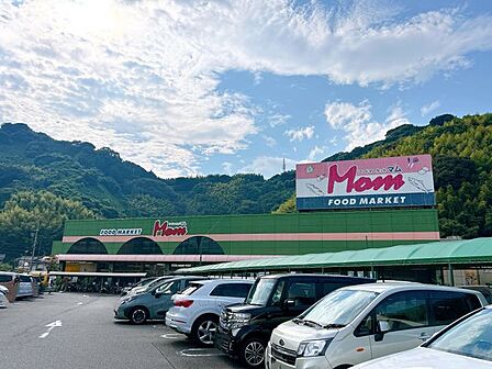 【周辺環境/スーパー】フードマーケットMom城北店様まで約600ｍ。
