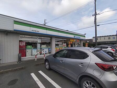 浜松市立天竜 ファミリーマート浜松天龍川町店様まで約350m。徒歩約5分の距離です。 1100m