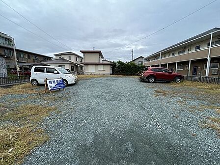 【2台目駐車場】2台目の駐車場もマンションから約130m(徒歩2分)の場所に確保しております。複数台お車をお持ちのご家庭も安心です。月々5500円になります。