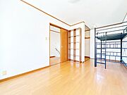 【2階東側洋室9帖】