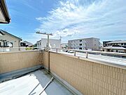 【リフォーム前/バルコニー】防止塗装を行い、照明の交換を行います。