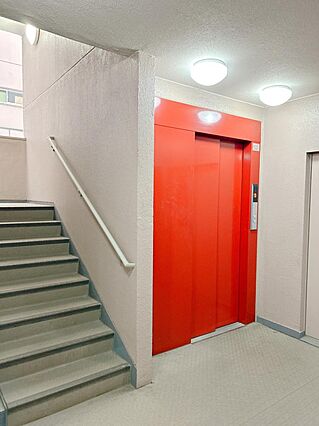 エレベーターが...