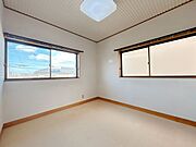 【リフォーム中】2階北側4.5帖洋室です。子供部屋にいかがですか。