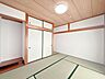 室内：【リフォーム済】1階和室　畳表替え、障子張り替え予定です。玄関から入ってすぐの和室です。