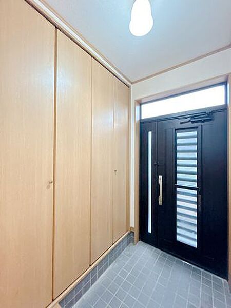 玄関を拡大表示