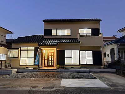 外観：【住宅ローン減税対象】価格には消費税、リフォーム費用を含みます。自社物件につき随時ご案内可能。内覧希望の方はお電話ください。