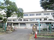 恵那市立長島小学校まで徒歩約10分（約800ｍ）です。徒歩圏内で小学校があるのは安心ですね。