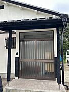 【リフォーム済】玄関写真です。鍵交換を行います。