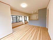 価格には消費税、リフォーム費用を含みます。リフォーム中でもご案内可能。内覧希望の方はお電話ください。
