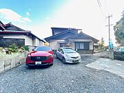【リフォーム済】駐車場です。お車並列で3台駐車可能です。