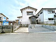 【リフォーム済】外観写真です。駐車場拡張工事、外壁塗装を行いました。