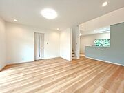 価格には消費税、リフォーム費用を含みます。リフォーム中でもご案内可能。内覧希望の方はお電話ください。