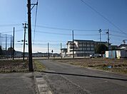 金竜小学校まで約1.8km（徒歩約23分） 1800m