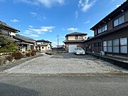 【リフォーム中】駐車場になります。花壇を解体したため駐車スペースをしっかりと確保できました。縦並列5台以上駐車可能です。