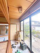 【リフォーム中】広縁です。照明は球交換を行います。床や壁はクリーニングを行います。