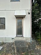 【リフォーム中】勝手口が東側にございます。