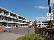 輪之内中学校まで徒歩約25分（2000ｍ）です。