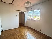 2階北側6帖洋室です。ウォークインクローゼットと、天井には小屋裏部屋があります。