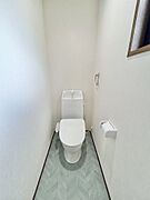 【リフォーム済】2階トイレ　クッションフロア張替え、クロス張替え、トイレ交換しました。