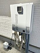 【リフォーム済】給湯器は新品に交換済です。自身で交換するとそれなりに費用がかかるので新品だと安心です。