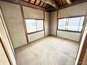 【リフォーム中販売】2階和室→洋室　天井・壁クロス張替え、建具・照明交換、フローリング重ね張り等を行います。