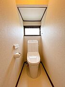 【同仕様写真】トイレはリクシル製のトイレに新品交換いたします。
