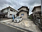 【リフォーム中】駐車場のお写真です。3台駐車可能です。