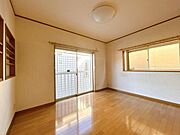 【リフォーム前写真】2階南東側洋室写真です。