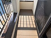 【リフォーム済】南向きバルコニーです。日当たりはよくお布団や洗濯物を干すのにもってこいですね。
