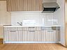 キッチン：【リフォーム中】キッチンは2700ｍｍの大きめのサイズを採用しました。LDKは天井と壁のクロスの張替えを行います。