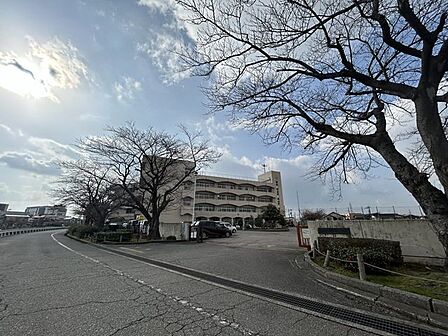 金沢市立米泉小学校まで610m