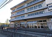 金沢市立浅野町小学校 浅野町小学校まで約400ｍ。 290m