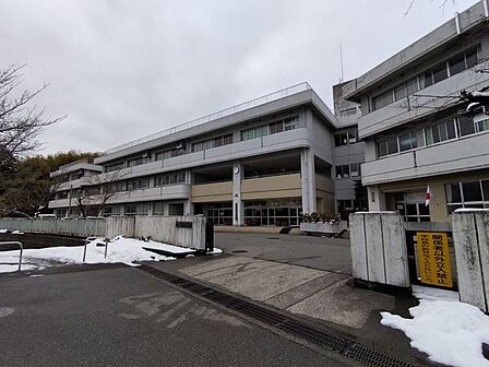 金沢市立犀桜小学校 700m