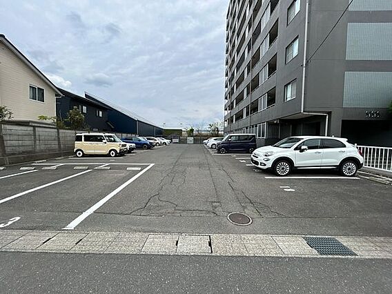 【駐車場】