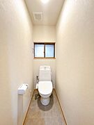 【リフォーム済/トイレ】トイレの写真になります。トイレはジャニス製のものに新品交換いたしました。