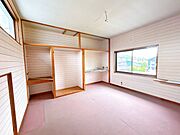 【リフォーム中/2F洋室】2F洋室の写真になります。クロスの張替、照明交換、フローリング重張等行います。