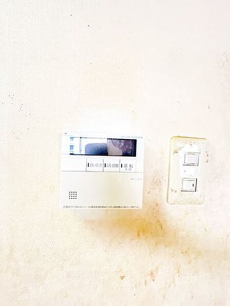 【同仕様写真】キッチンに給湯パネルを設置します。忙しい家事の合間でもボタン一つで湯張りができるのは便利で嬉しい機能です。