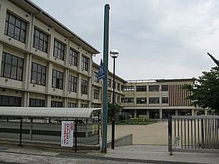 佐和山小学校徒歩880ｍ