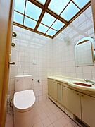 【トイレ】2つあるトイレのうちの1つです。平家でトイレが2つあるのはうれしいですね。
