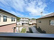 【リフォーム済】大きな建物がないエリアなので、日差しがさえぎられることなく、すっきりとしています。